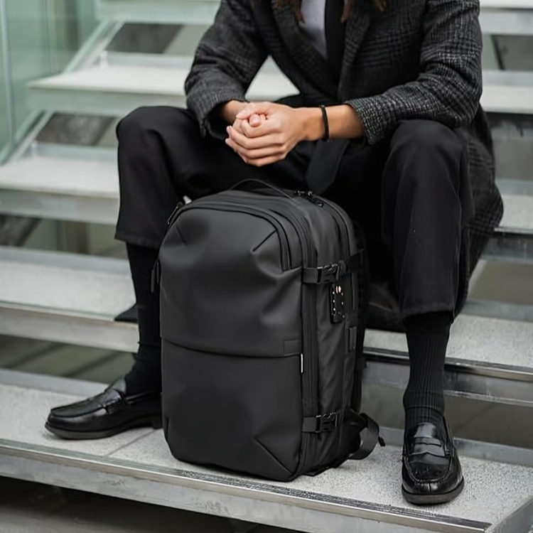 Travel backpack| Versatile bag for space-saving travel