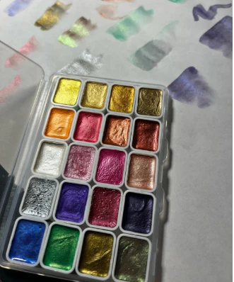 Pearlescent watercolor – Intense brilliance and radiant shades