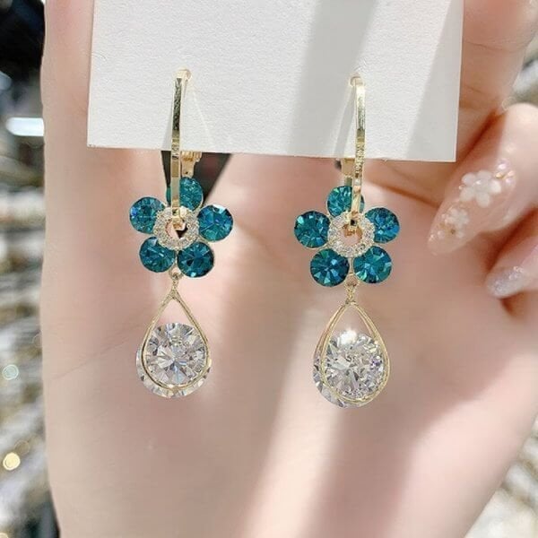 BlossomGlam™ flower crystal earrings - for the glamour that enriches your life