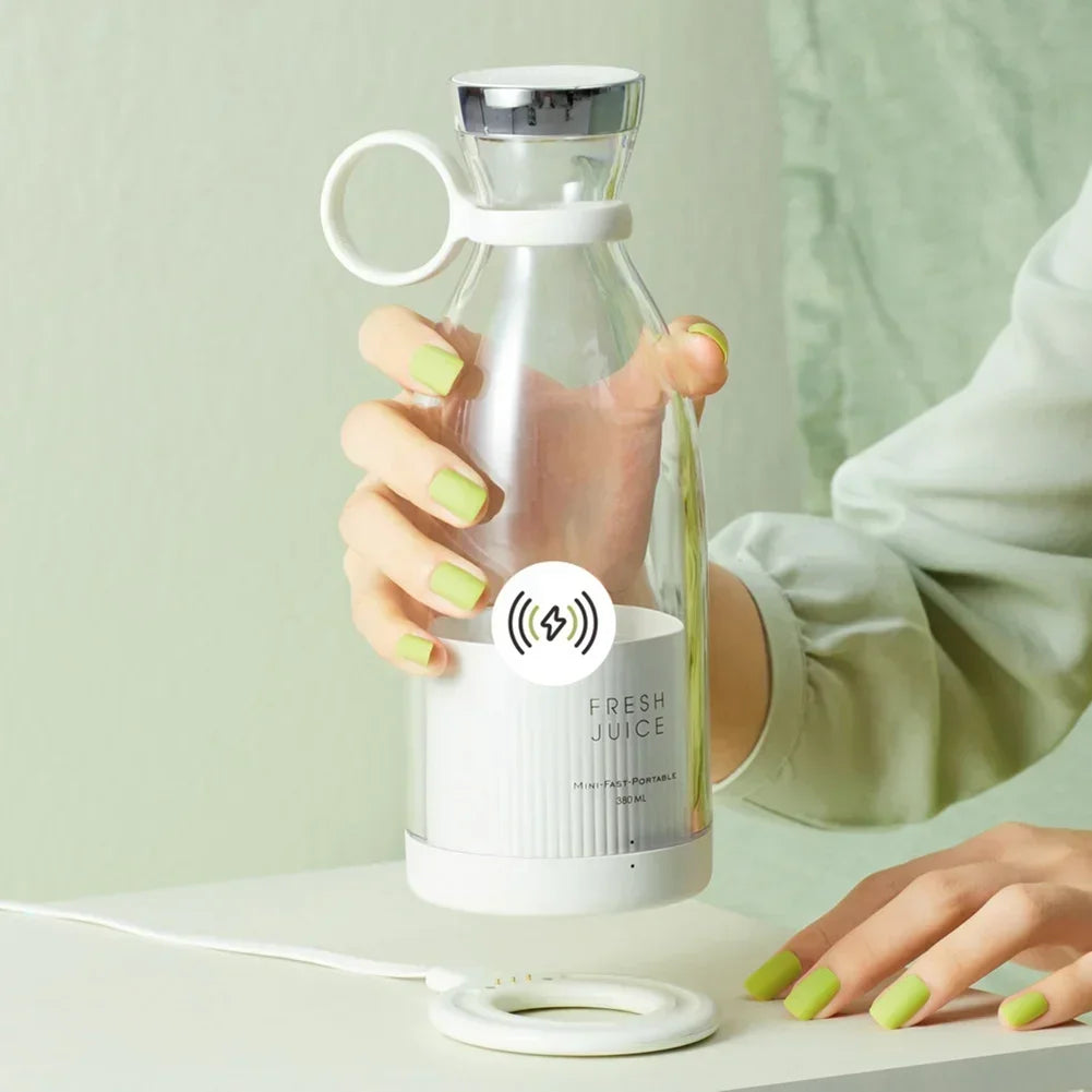 JuicyGo™ – Prepare fresh smoothies anywhere in no time