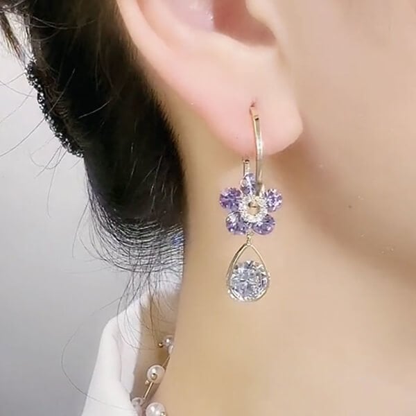 BlossomGlam™ flower crystal earrings - for the glamour that enriches your life