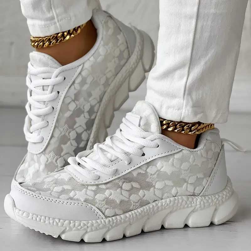 ❤ Breathable sneakers with round toes and laces