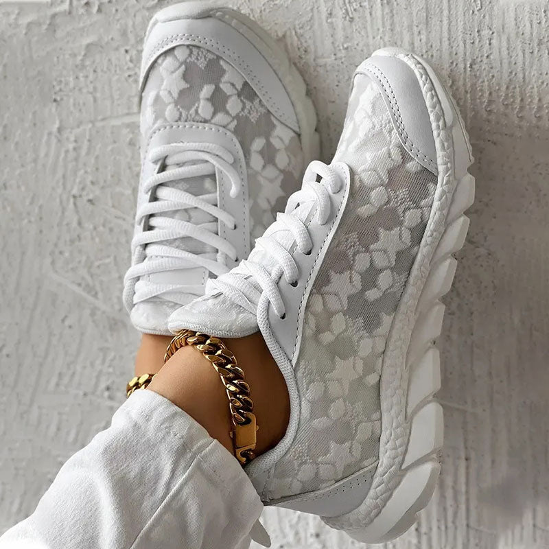 ❤ Breathable sneakers with round toes and laces