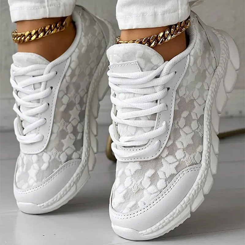 ❤ Breathable sneakers with round toes and laces