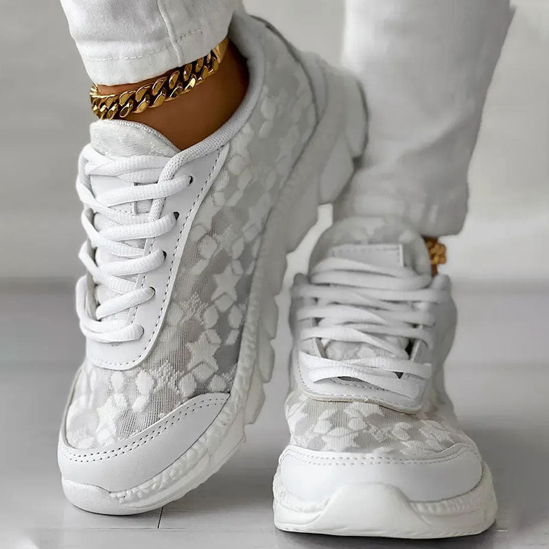❤ Breathable sneakers with round toes and laces