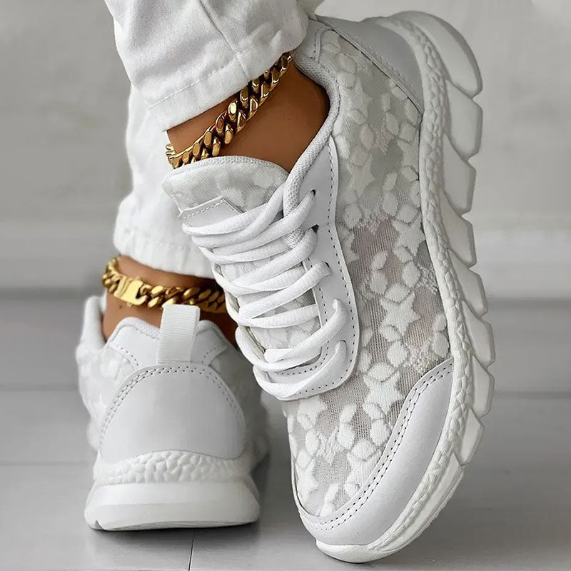❤ Breathable sneakers with round toes and laces