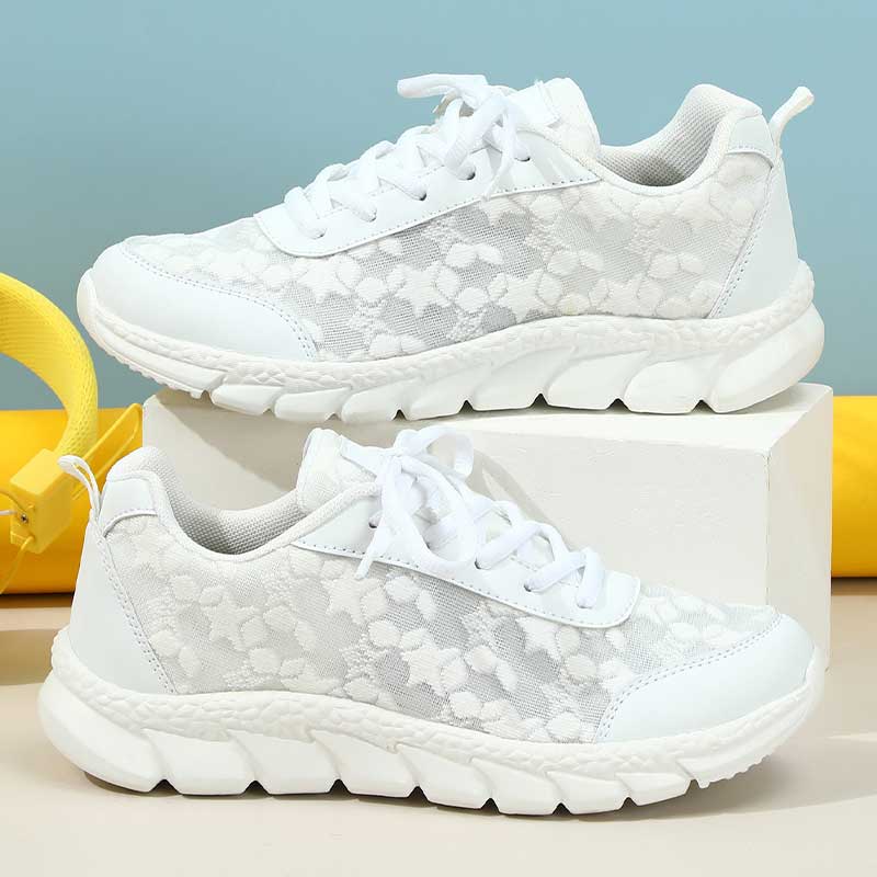 ❤ Breathable sneakers with round toes and laces