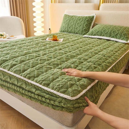 Contemporary Fluffy Fitted Mattress Cover With Diamond Pattern