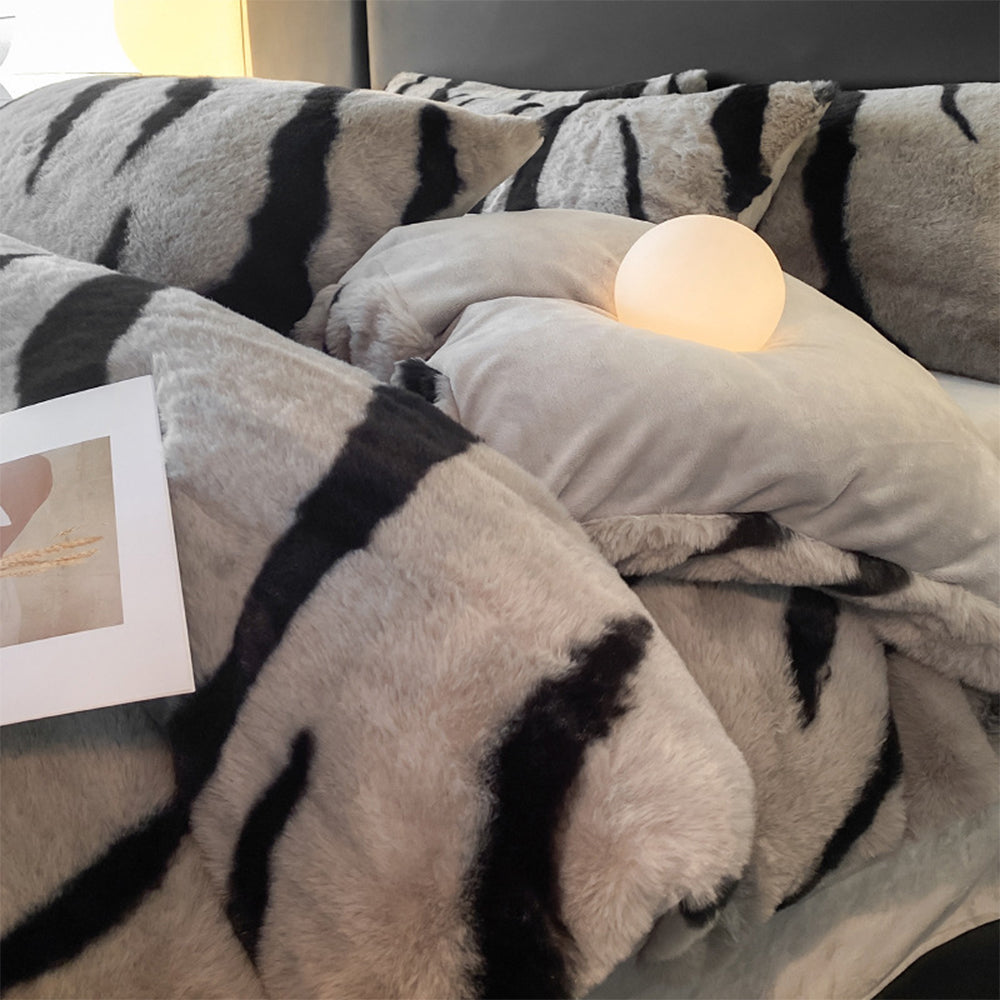 Eclectic Fluffy Bed Sheet Set With Zebra Pattern