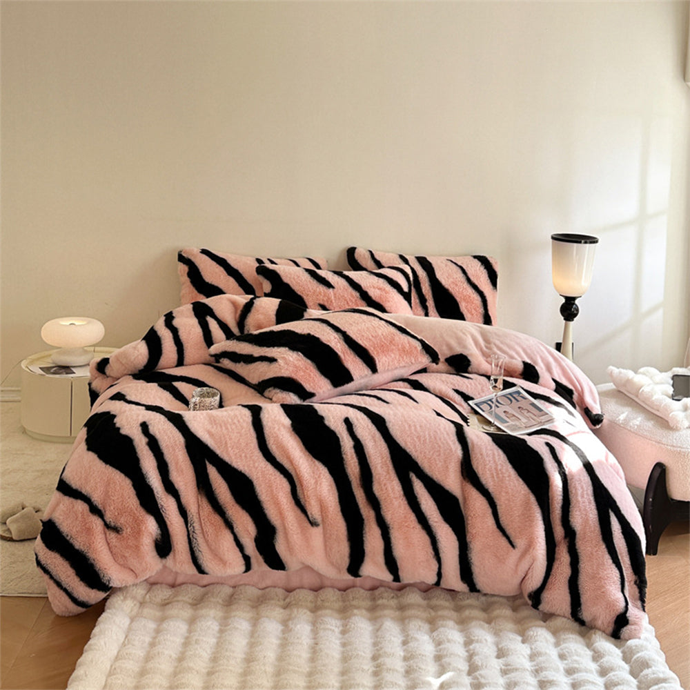 Eclectic Fluffy Bed Sheet Set With Zebra Pattern