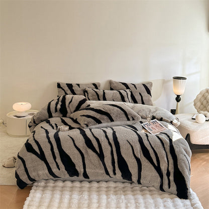 Eclectic Fluffy Bed Sheet Set With Zebra Pattern