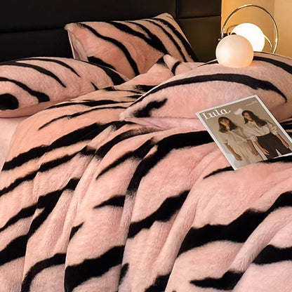 Eclectic Fluffy Bed Sheet Set With Zebra Pattern