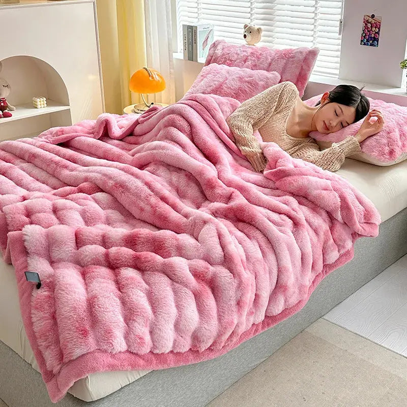 Modern Faux Fur Throw Blanket with Plush Texture