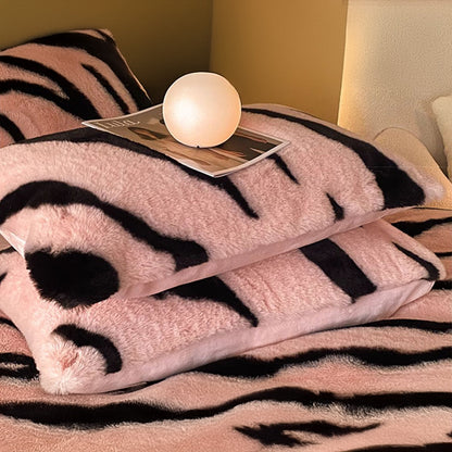 Eclectic Fluffy Bed Sheet Set With Zebra Pattern
