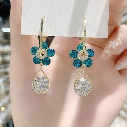 BlossomGlam™ flower crystal earrings - for the glamour that enriches your life