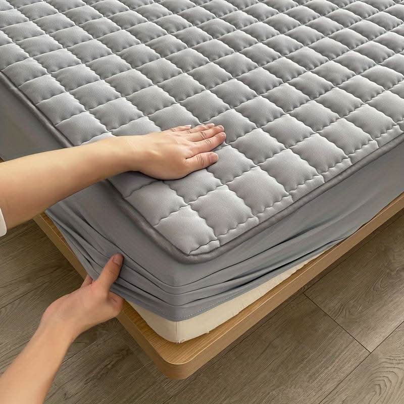 Quilted Mattress Cover With Cushioned Padding