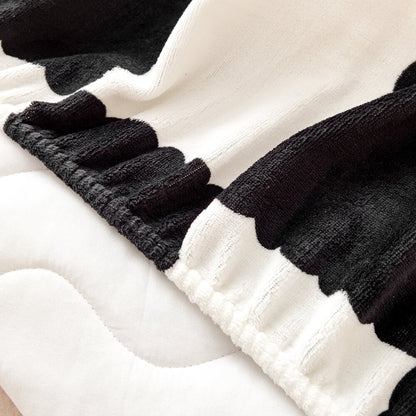 Plush Fitted Sheet With Checkered Pattern and Elastic Edges