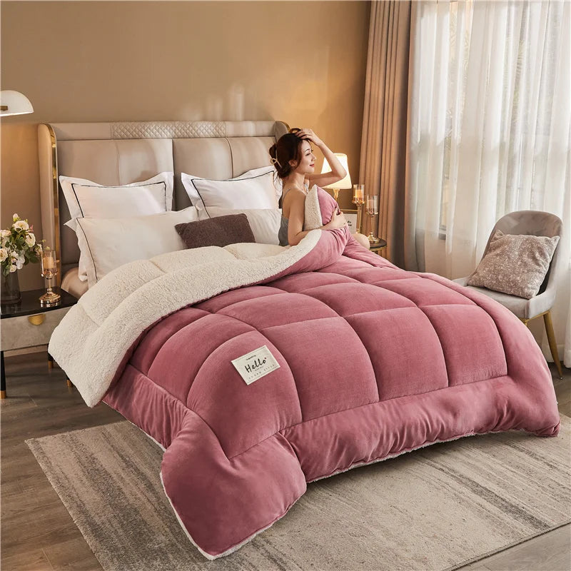 Contemporary Fleece-Lined Winter Comforter With Plush Texture