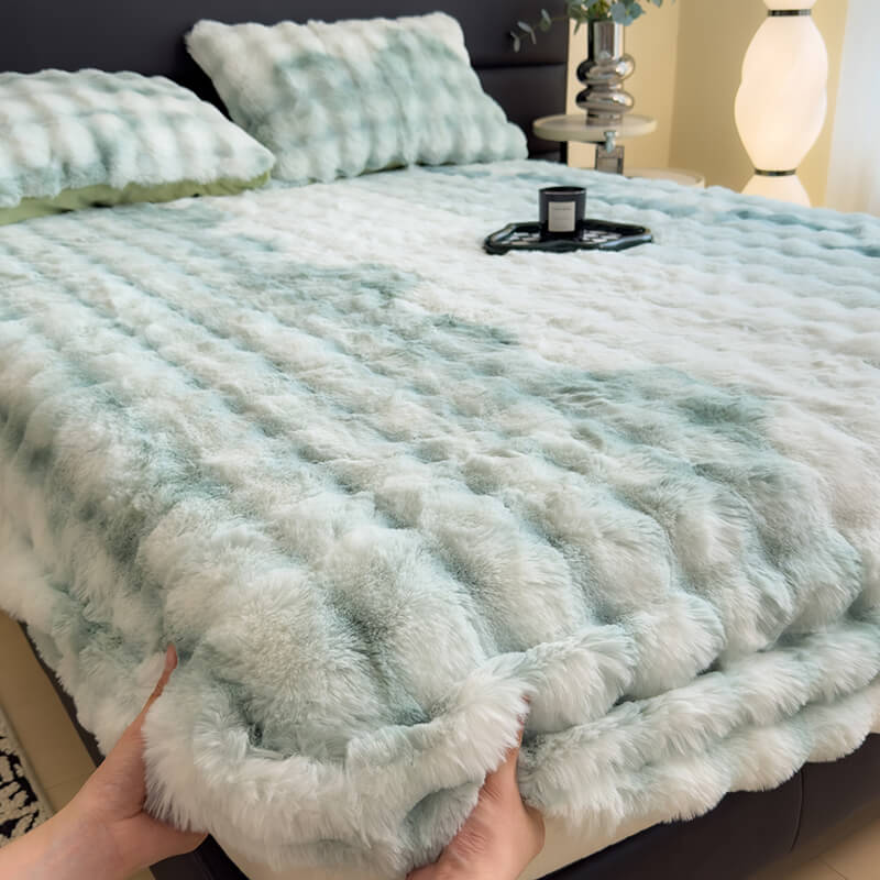 Luxurious Faux Fur Plush Fitted Sheet With Quilted Pattern