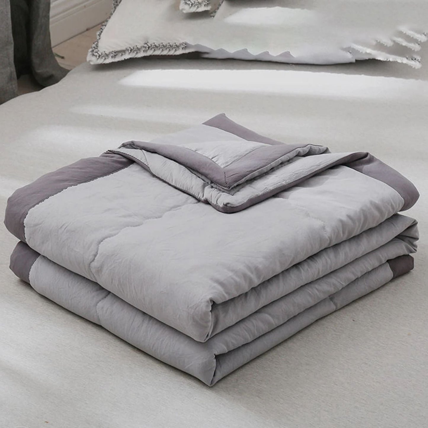 Minimalist Cotton Quilt Blanket with Soft Texture