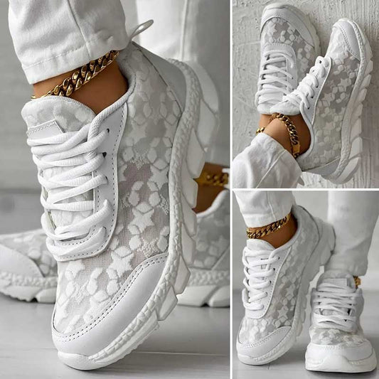 ❤ Breathable sneakers with round toes and laces