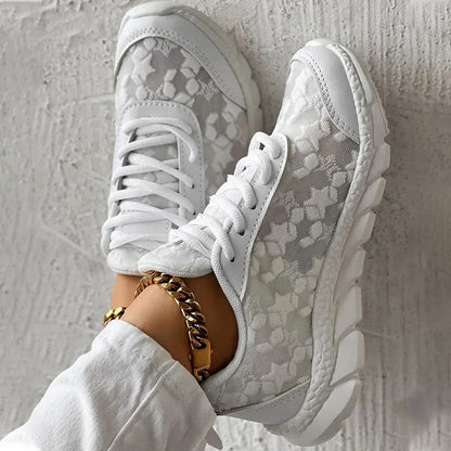 ❤ Breathable sneakers with round toes and laces