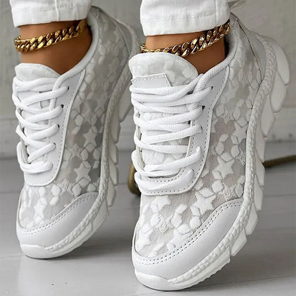 ❤ Breathable sneakers with round toes and laces